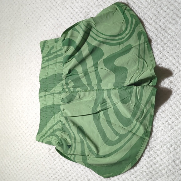 Vitality X Cosmopolitan Vista Shorts - Picture 7 of 7